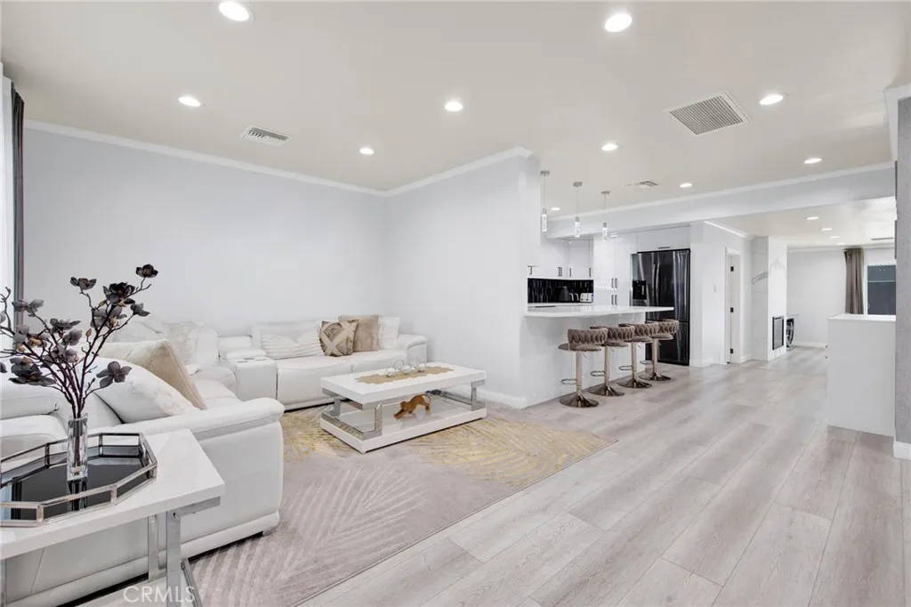 6251 Willowcrest Avenue, North Hollywood, California 91606 home-pic-5