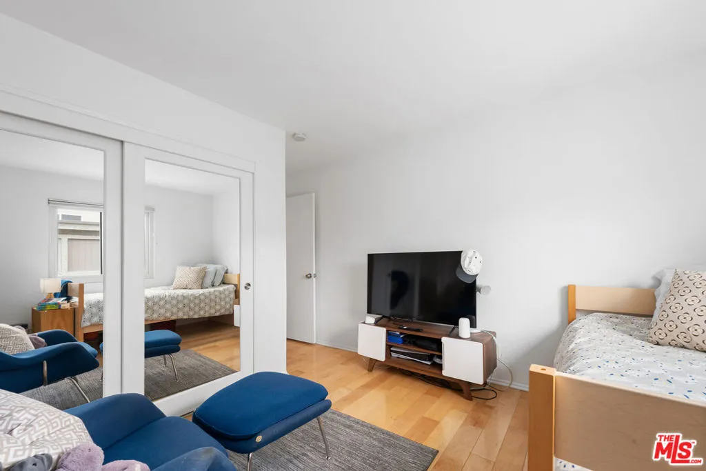2016 Euclid Street 15, Santa Monica, California 90405 home-pic-23