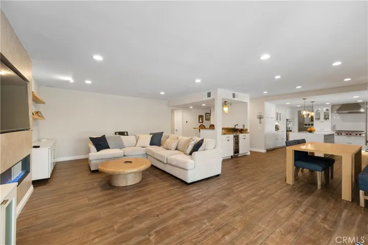 11030 Cozycroft Avenue, Chatsworth, California 91311