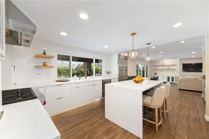 11030 Cozycroft Avenue, Chatsworth, California 91311