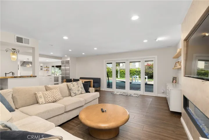 11030 Cozycroft Avenue, Chatsworth, California 91311