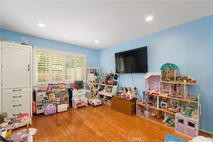 11030 Cozycroft Avenue, Chatsworth, California 91311