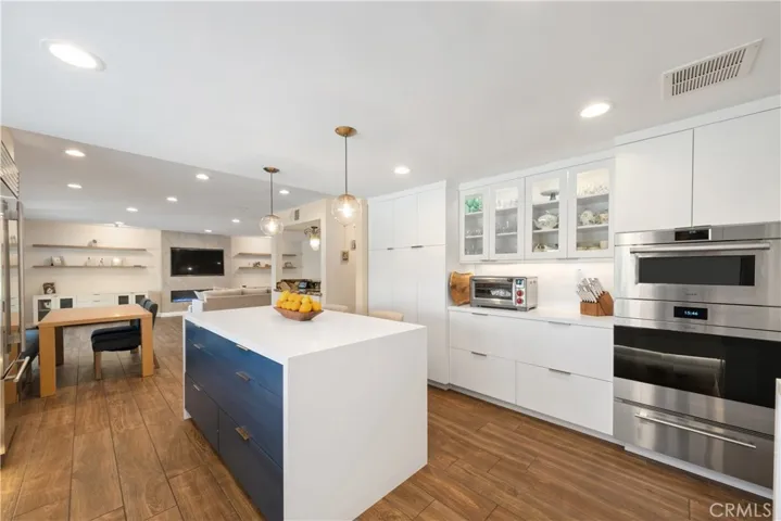 11030 Cozycroft Avenue, Chatsworth, California 91311