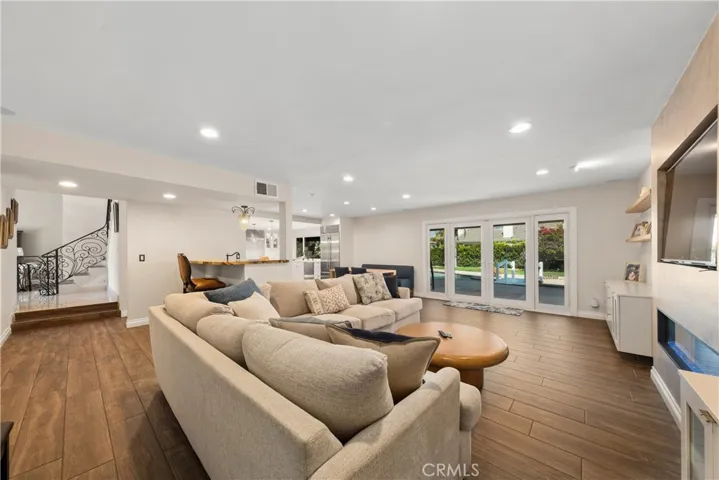 11030 Cozycroft Avenue, Chatsworth, California 91311