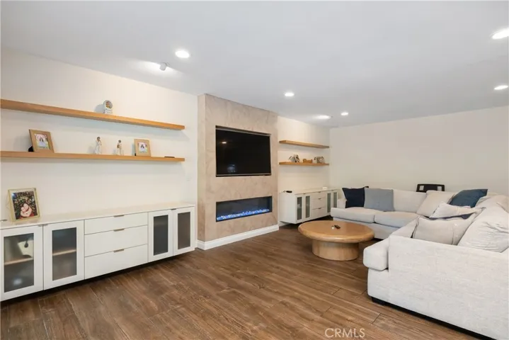 11030 Cozycroft Avenue, Chatsworth, California 91311