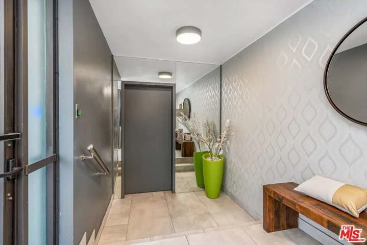 12030 Valleyheart Drive 101, Studio City, California 91604