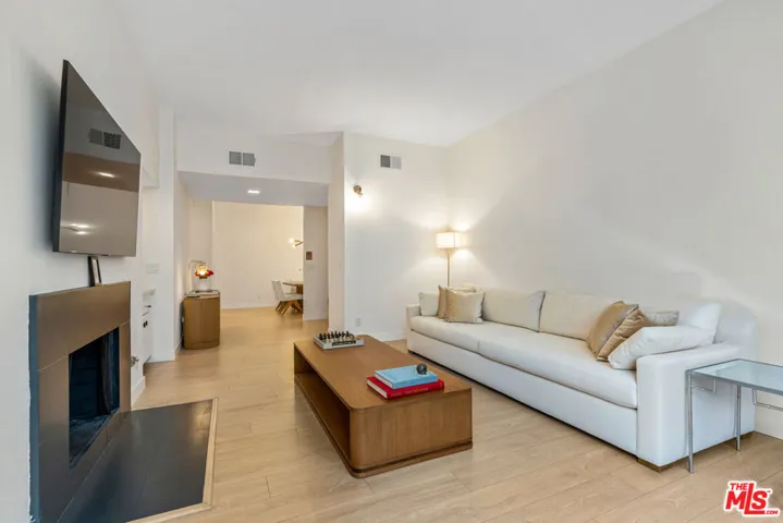 12030 Valleyheart Drive 101, Studio City, California 91604