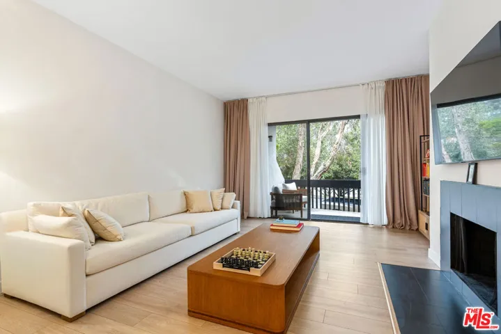 12030 Valleyheart Drive 101, Studio City, California 91604
