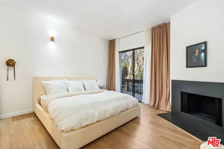 12030 Valleyheart Drive 101, Studio City, California 91604