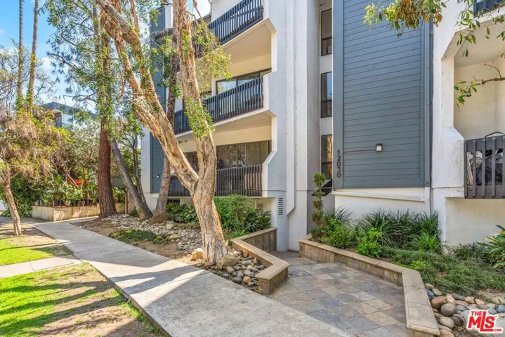 12030 Valleyheart Drive 101, Studio City, California 91604