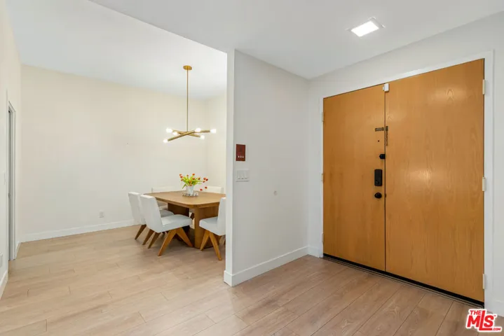 12030 Valleyheart Drive 101, Studio City, California 91604