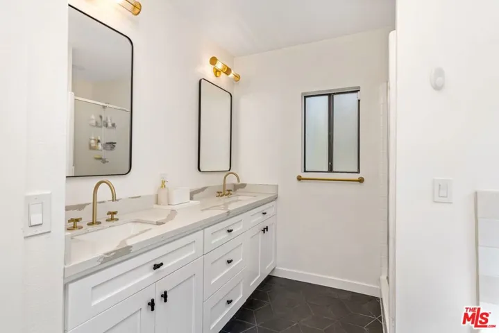 12030 Valleyheart Drive 101, Studio City, California 91604
