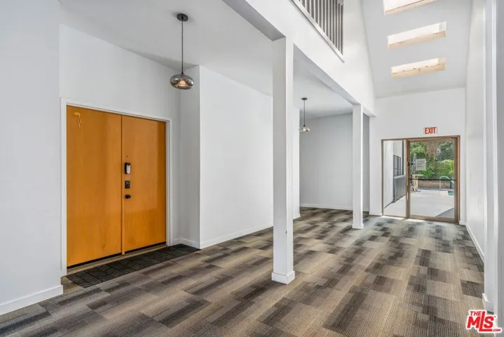 12030 Valleyheart Drive 101, Studio City, California 91604