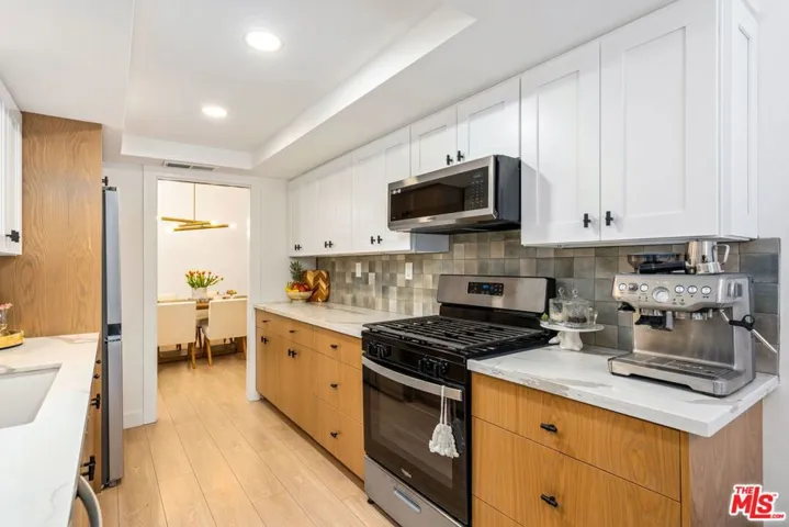 12030 Valleyheart Drive 101, Studio City, California 91604