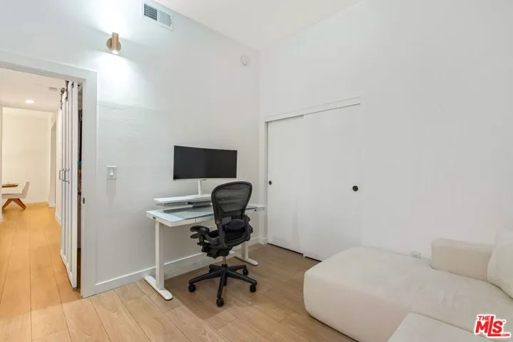 12030 Valleyheart Drive 101, Studio City, California 91604