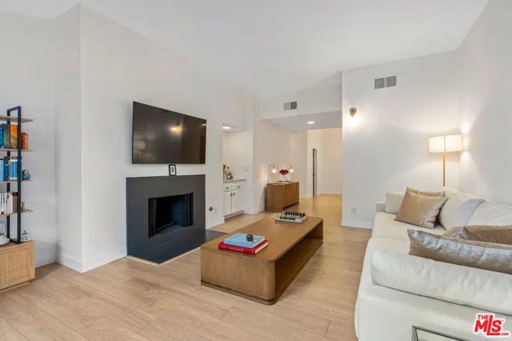 12030 Valleyheart Drive 101, Studio City, California 91604
