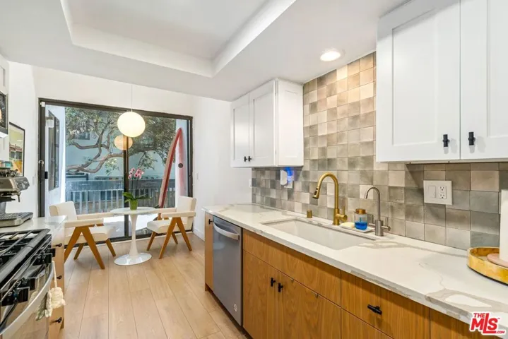12030 Valleyheart Drive 101, Studio City, California 91604