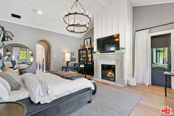 27453 Park Vista Road, Agoura Hills, California 91301