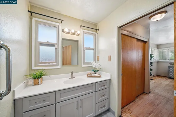 Hall Bathroom - Primary