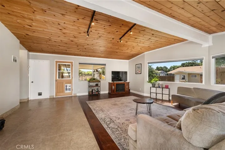 3990 Colima Road, Atascadero, California 93422
