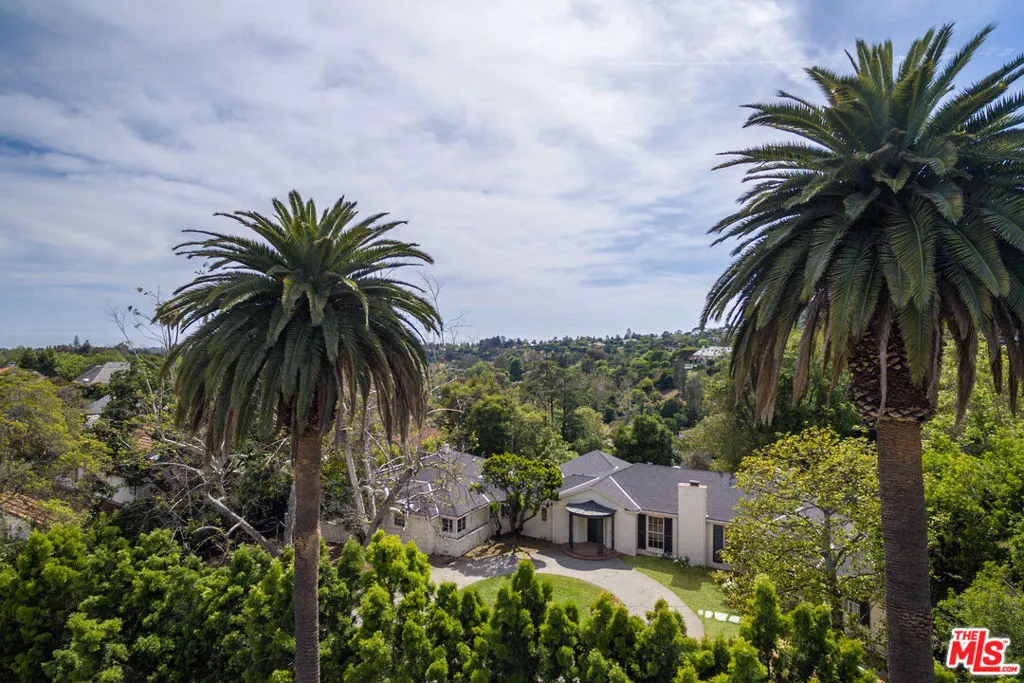 7 Oakmont Drive, Los Angeles, California 90049 home-pic-11