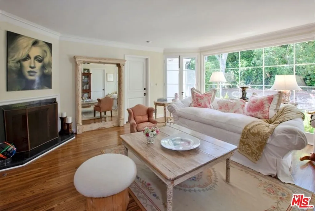 7 Oakmont Drive, Los Angeles, California 90049 home-pic-7