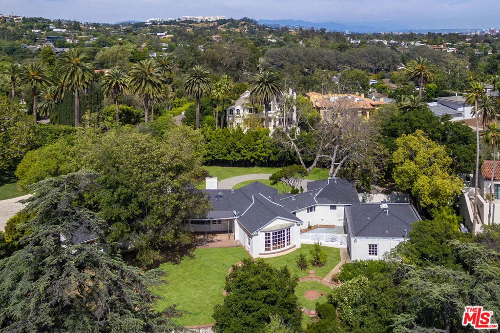 7 Oakmont Drive, Los Angeles, California 90049 home-pic-4