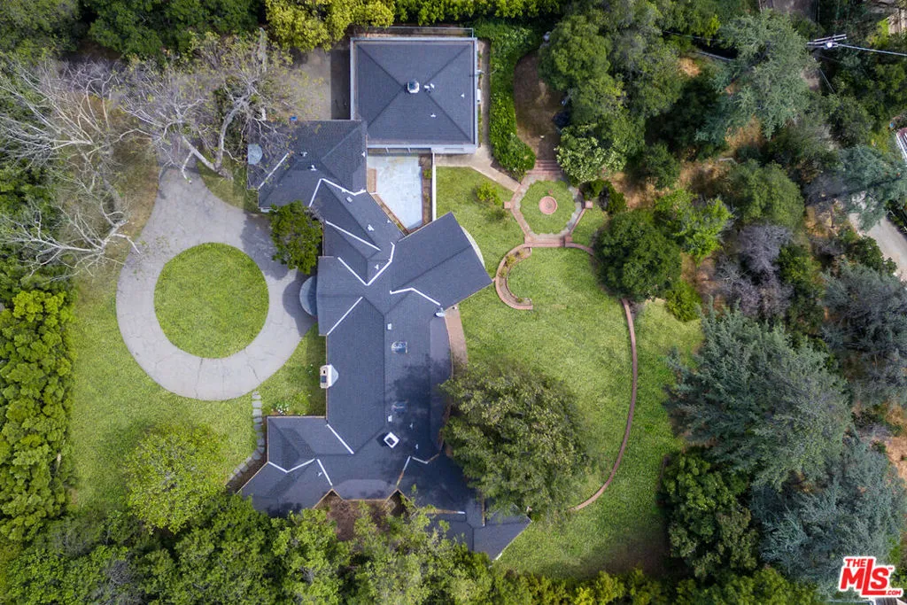 7 Oakmont Drive, Los Angeles, California 90049 home-pic-10