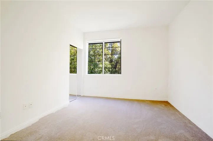 17809 Halsted Street 211, Northridge, California 91325