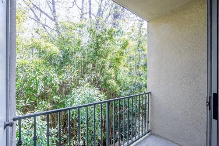 17809 Halsted Street 211, Northridge, California 91325