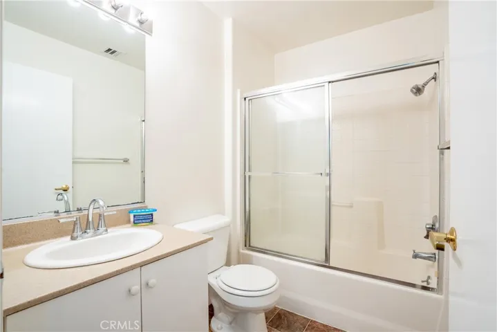 17809 Halsted Street 211, Northridge, California 91325