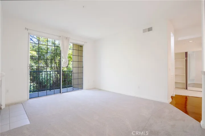 17809 Halsted Street 211, Northridge, California 91325