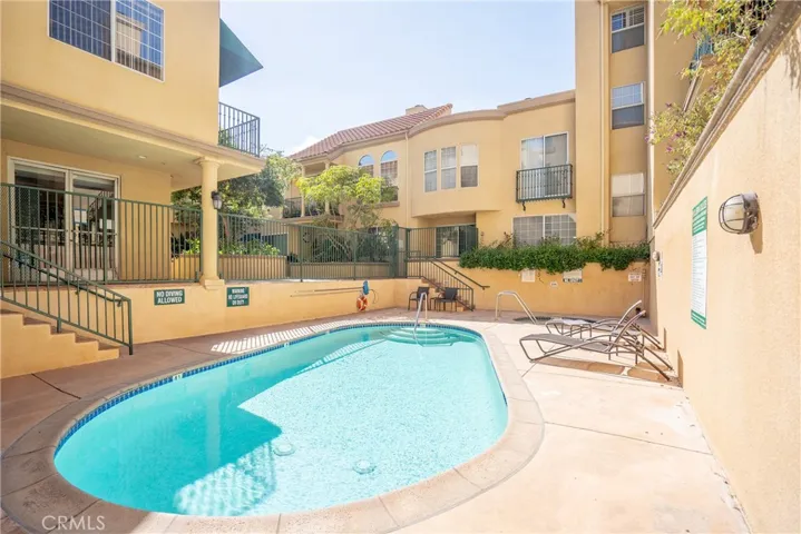 17809 Halsted Street 211, Northridge, California 91325