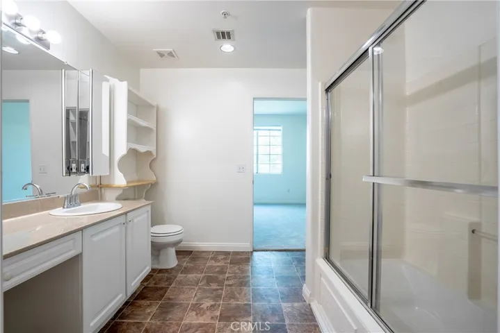 17809 Halsted Street 211, Northridge, California 91325