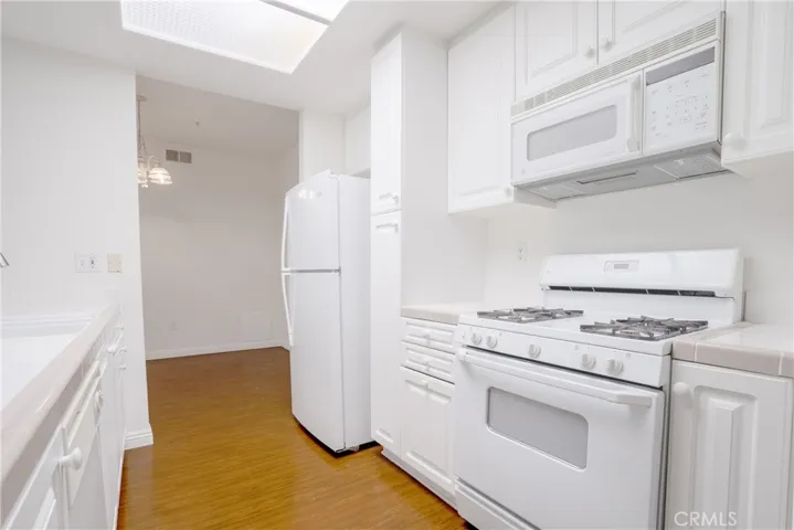 17809 Halsted Street 211, Northridge, California 91325