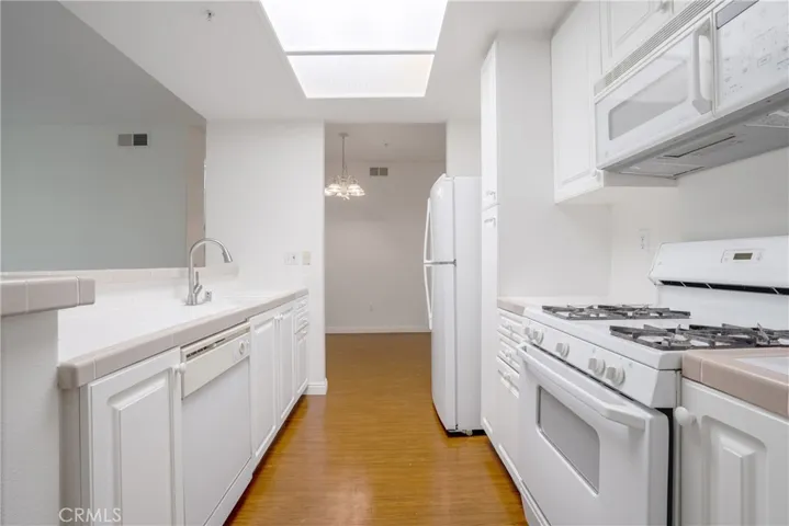 17809 Halsted Street 211, Northridge, California 91325