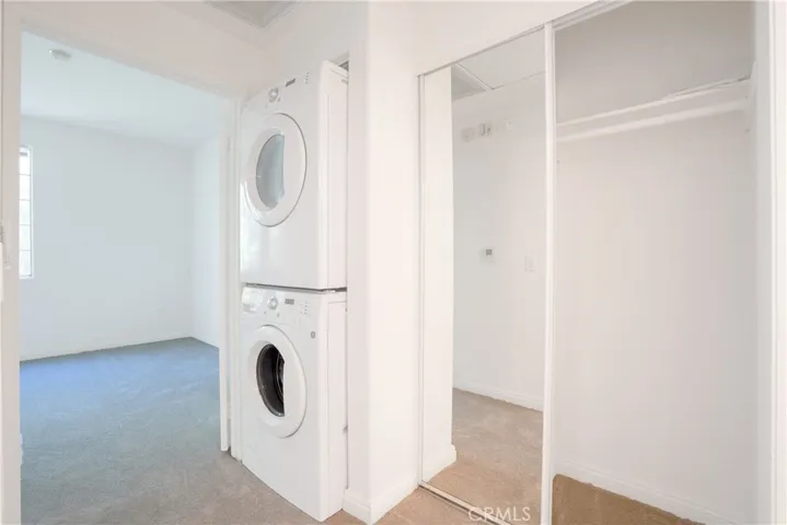 17809 Halsted Street 211, Northridge, California 91325