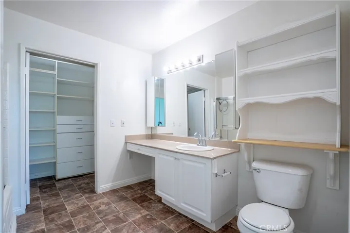 17809 Halsted Street 211, Northridge, California 91325