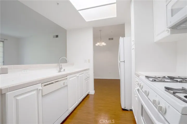 17809 Halsted Street 211, Northridge, California 91325