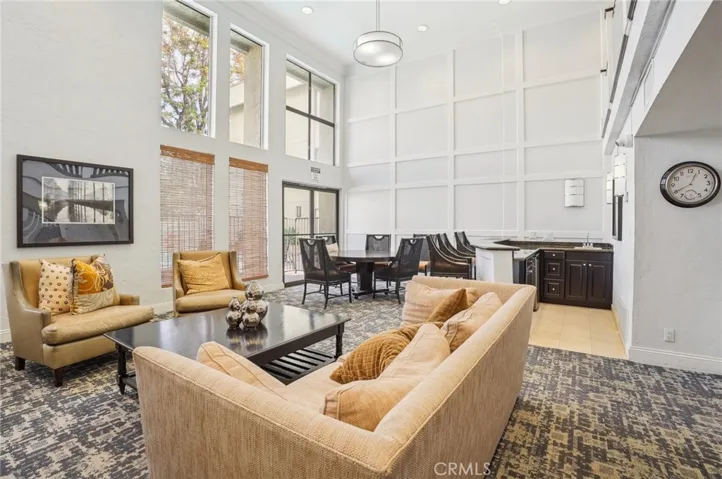 5009 Woodman Avenue 112, Sherman Oaks, California 91423