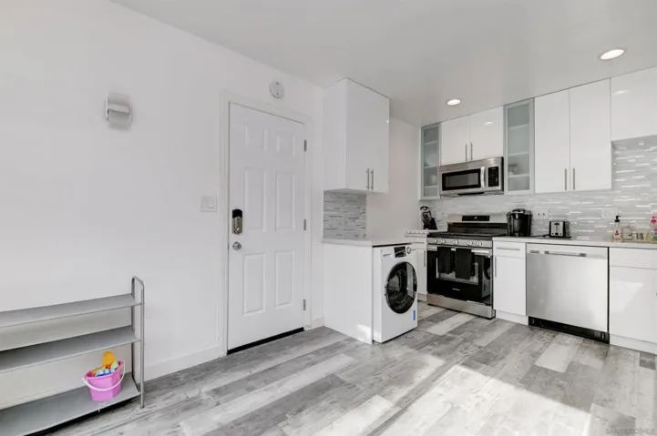 870 D Avenue, Coronado, California 92118