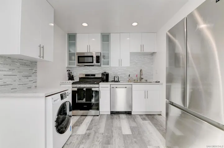 870 D Avenue, Coronado, California 92118