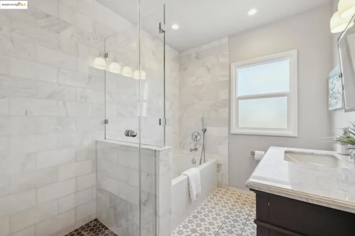 5064 Kearney Ave, Oakland, California 94602
