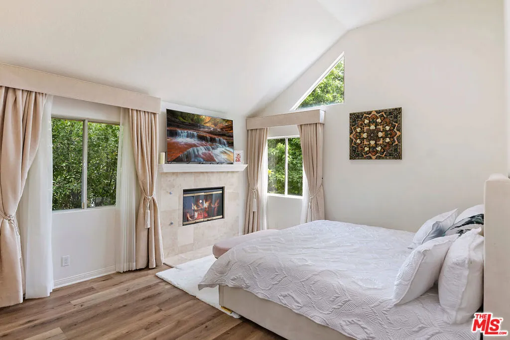 18730 Hatteras Street 25, Tarzana, California 91356 home-pic-26