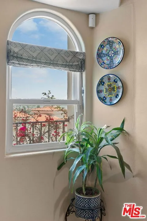 7003 La Presa Drive, Los Angeles, California 90068 home-pic-16