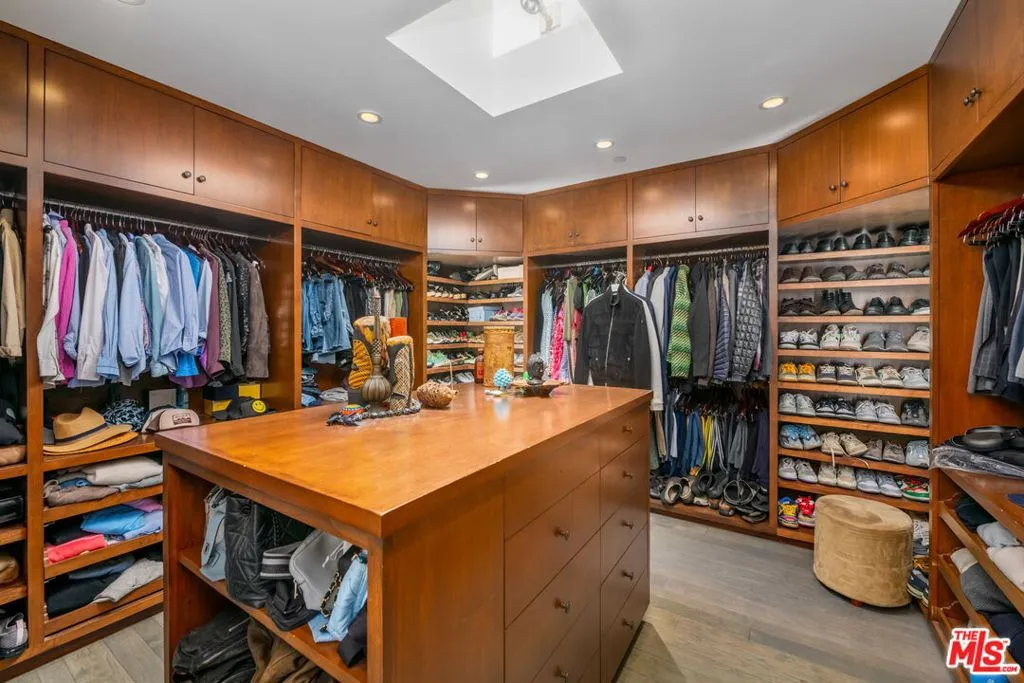 1810 Mango Way, Los Angeles, California 90049 home-pic-19