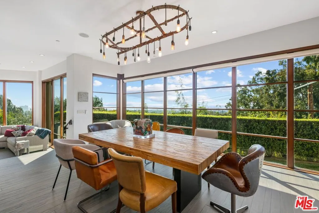 1810 Mango Way, Los Angeles, California 90049 home-pic-9