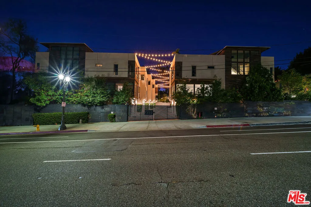 2111 N Cahuenga Boulevard 1, Los Angeles, California 90068 home-pic-51