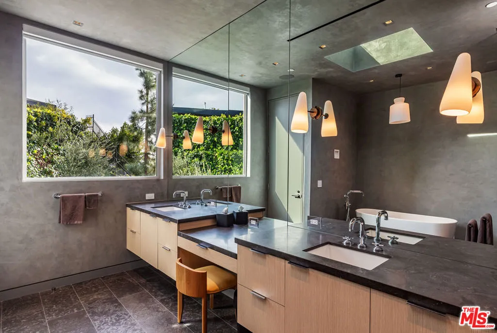 9011 Alto Cedro Drive, Beverly Hills, California 90210 home-pic-25