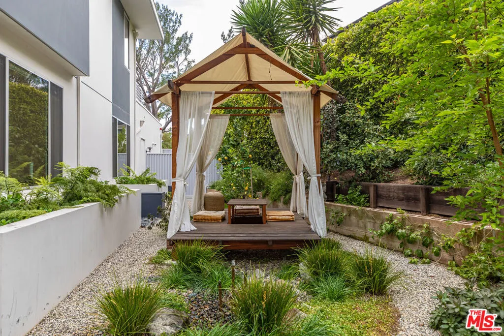 9011 Alto Cedro Drive, Beverly Hills, California 90210 home-pic-13